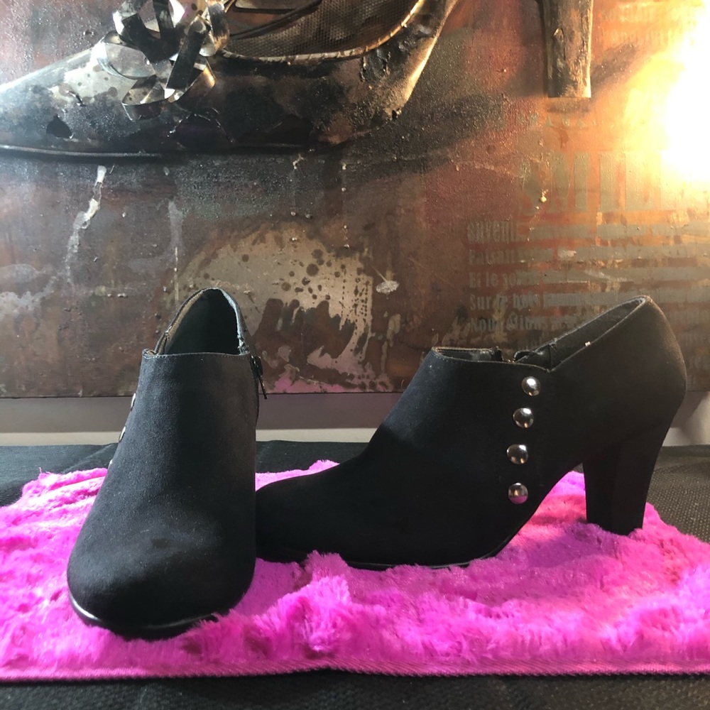 Like new Areosoles booties size 10